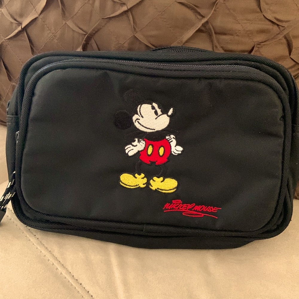 Vintage embroidered Mickey Mouse fanny pack.